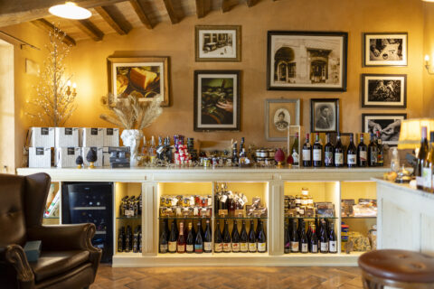 immagine rappresentativa della bottega interna all'osteria