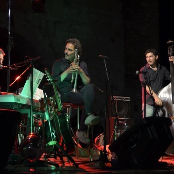 Four B in concerto nel giardino dell'osteria